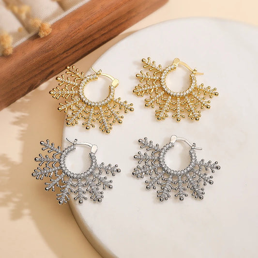 Sweet Fashion Brass Metal Golden/Silvery Snowflake Winter Earrings Women Temperament Zirconia Wedding Jewellery 1 Pair